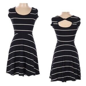 Black and white stripe cotton twisted keyhole back dress size small